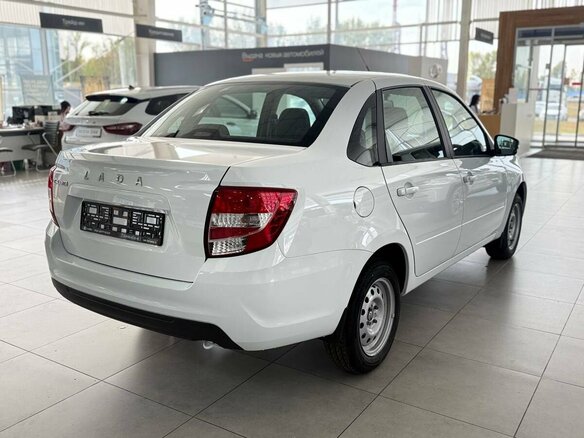 2026 Lada (ВАЗ) Granta I Рестайлинг, белый, 998550 рублей - вид 2