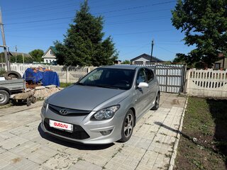 2011 Hyundai i30 I Рестайлинг, серебристый, 900000 рублей, вид 1