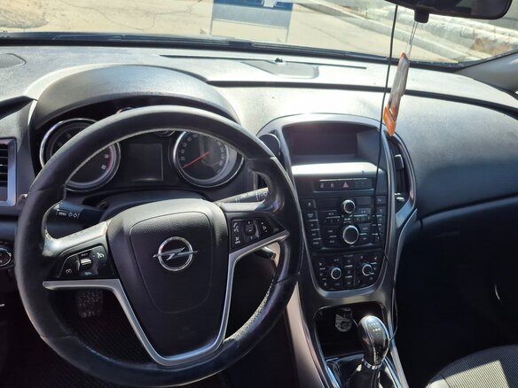 2011 Opel Astra J, чёрный, 650000 рублей - вид 9