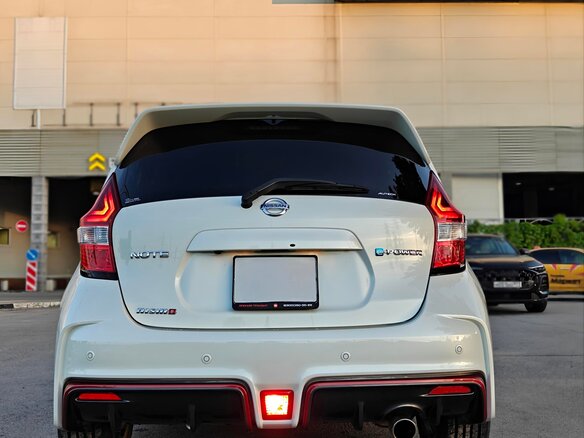 2018 Nissan Note Nismo e-Power II Рестайлинг, белый - вид 4