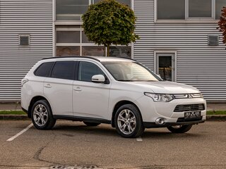 2013 Mitsubishi Outlander III, белый, 1495000 рублей, вид 3