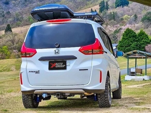 2023 Honda Freed+ II Рестайлинг, белый, 1150000 рублей - вид 2