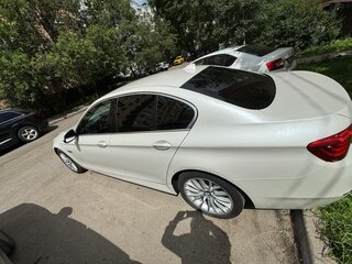 2015 BMW 5 серии 528i xDrive VI (F10/F11/F07) Рестайлинг, белый, 2500000 рублей, вид 4