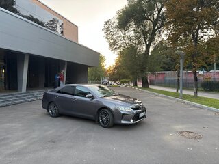 2016 Toyota Camry VII (XV50) Рестайлинг, серый, 1745000 рублей, вид 3