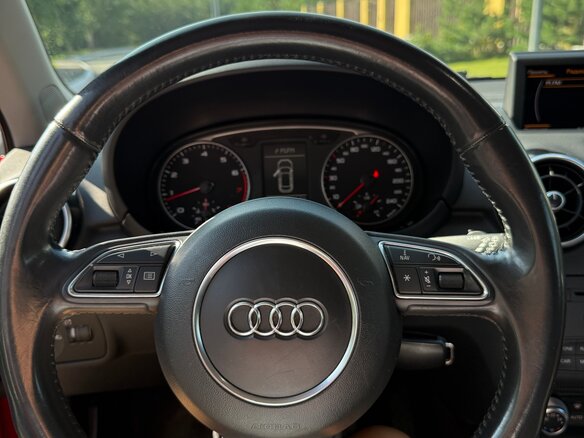 2012 Audi A1 I (8X), красный, 1090000 рублей - вид 12