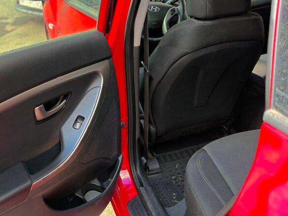 2012 Hyundai i30 II, красный, 790000 рублей - вид 4
