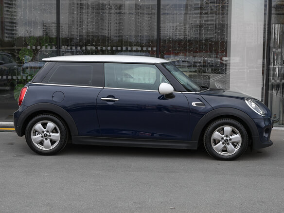 2018 Mini Hatch Cooper III (F55/F56) Рестайлинг, синий, 1898000 рублей - вид 3