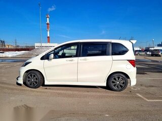 2011 Honda Freed I, белый, 1090000 рублей, вид 3