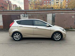 2011 Hyundai Solaris I, бежевый, 730000 рублей, вид 4