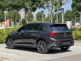 2022 Volkswagen Golf VIII, чёрный, 1587000 рублей, вид 4