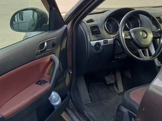 2014 Skoda Yeti I Рестайлинг, коричневый, 1100000 рублей, вид 3