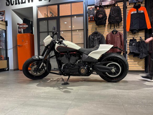 2019 Harley-Davidson FXDR 114, белый, 2099000 рублей - вид 2