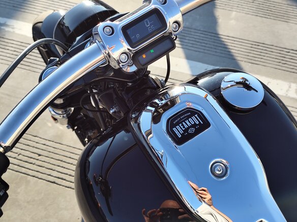 2023 Harley-Davidson Breakout, чёрный, 1990000 рублей - вид 10