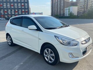2012 Hyundai Solaris I, белый, 735000 рублей, вид 3
