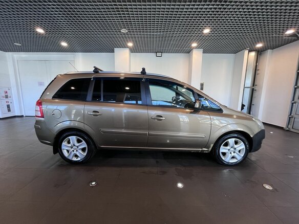 2013 Opel Zafira B Рестайлинг, бежевый, 430000 рублей - вид 1