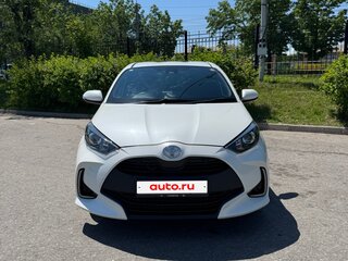 2020 Toyota Yaris IV, белый, 1010000 рублей, вид 1