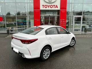 2021 Kia Rio IV Рестайлинг, белый, 1735000 рублей, вид 5