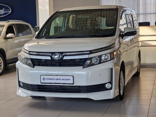 2014 Toyota Voxy III (R80), белый, 1550000 рублей, вид 2