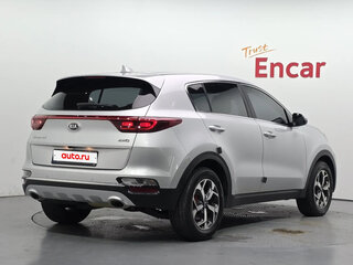 2021 Kia Sportage IV Рестайлинг, серебристый, 1905000 рублей, вид 3