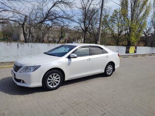 2014 Toyota Camry VII (XV50), белый, 1530000 рублей, вид 3