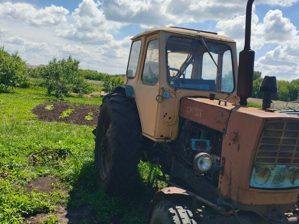 1980 ЮМЗ 6, жёлтый, 130000 рублей