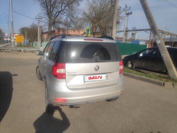 2015 Skoda Yeti I Рестайлинг, серый, 1400000 рублей - вид 3