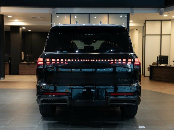 2025 Infiniti QX80 II, чёрный, 17990000 рублей - вид 4