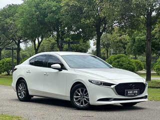 2022 Mazda 3 Axela IV (BP), белый, 1100000 рублей, вид 3