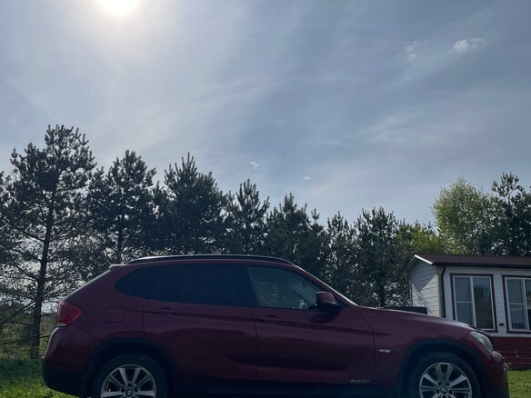 2012 BMW X1 20i I (E84), пурпурный, 1100000 рублей - вид 3