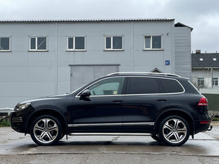 2013 Volkswagen Touareg II, чёрный, 2100000 рублей, вид 2