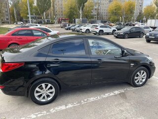 2013 Hyundai Solaris I, чёрный, 965000 рублей, вид 2
