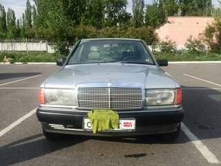 1990 Mercedes-Benz 190 (W201), белый, 800000 рублей, вид 3