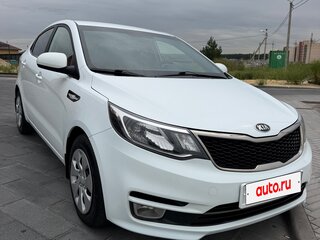 2016 Kia Rio III Рестайлинг, белый, 815000 рублей, вид 3