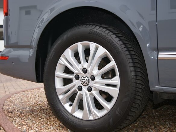 2022 Volkswagen Multivan T6 Рестайлинг, серый, 5200000 рублей - вид 14
