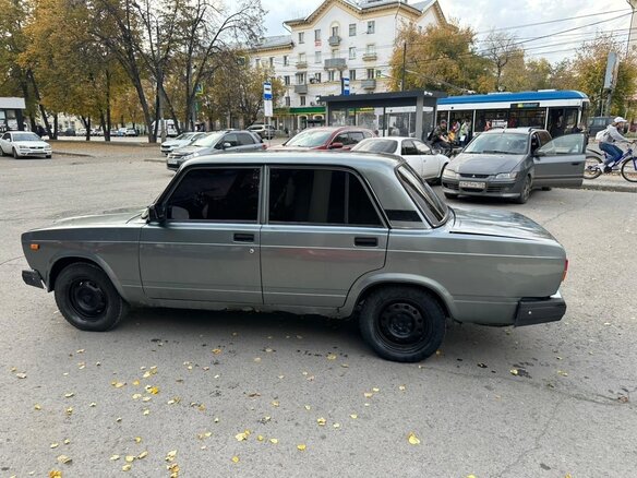 2011 Lada (ВАЗ) 2107, серый, 235000 рублей - вид 4