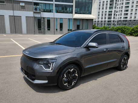 2023 Kia Niro II, серый, 2230000 рублей, вид 1