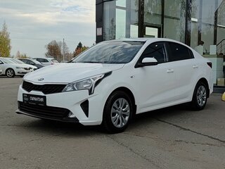 2021 Kia Rio IV Рестайлинг, белый, 1930000 рублей, вид 1