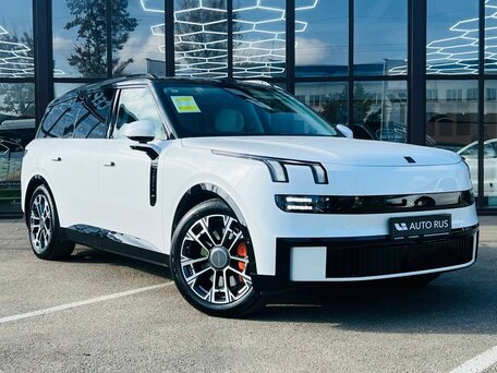 Lynk & Co 900