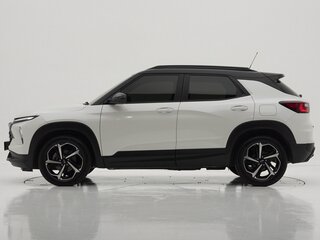 2023 Chevrolet TrailBlazer III Рестайлинг, белый, 1990000 рублей, вид 2