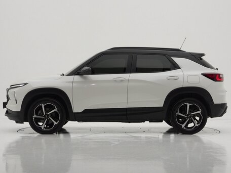 2023 Chevrolet TrailBlazer III Рестайлинг, белый, 1990000 рублей, вид 2