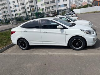 2014 Hyundai Solaris I, белый, 850000 рублей, вид 2