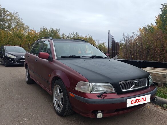 1997 Volvo V40 I, красный, 135000 рублей