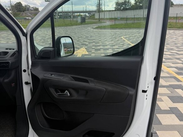 2022 Opel Combo XL E, белый, 1695000 рублей - вид 15