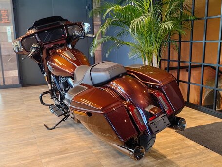 2024 Harley-Davidson CVO Street Glide, пурпурный, 4950000 рублей, вид 5