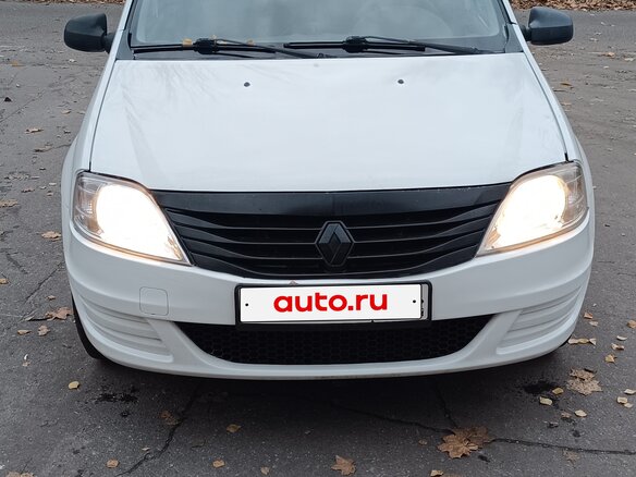2013 Renault Logan I Рестайлинг, белый, 360000 рублей