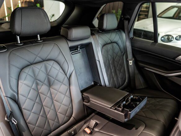 2025 BMW X5 40i IV (G05/G18) Рестайлинг, серый - вид 21