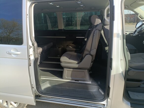 2010 Volkswagen Multivan T5 Рестайлинг, серебристый, 2600000 рублей - вид 13