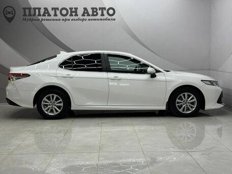 2020 Toyota Camry VIII (XV70), белый, 2579000 рублей, вид 4