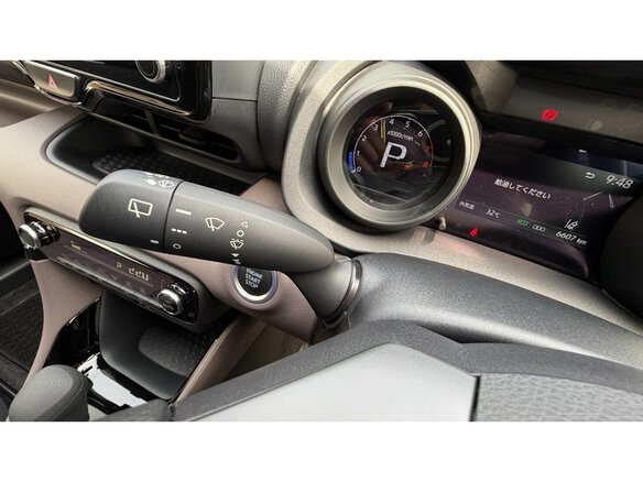 2022 Toyota Yaris IV, белый, 1061000 рублей - вид 14
