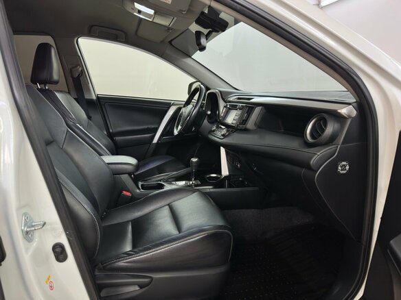 2016 Toyota RAV4 IV (XA40) Рестайлинг, белый - вид 12